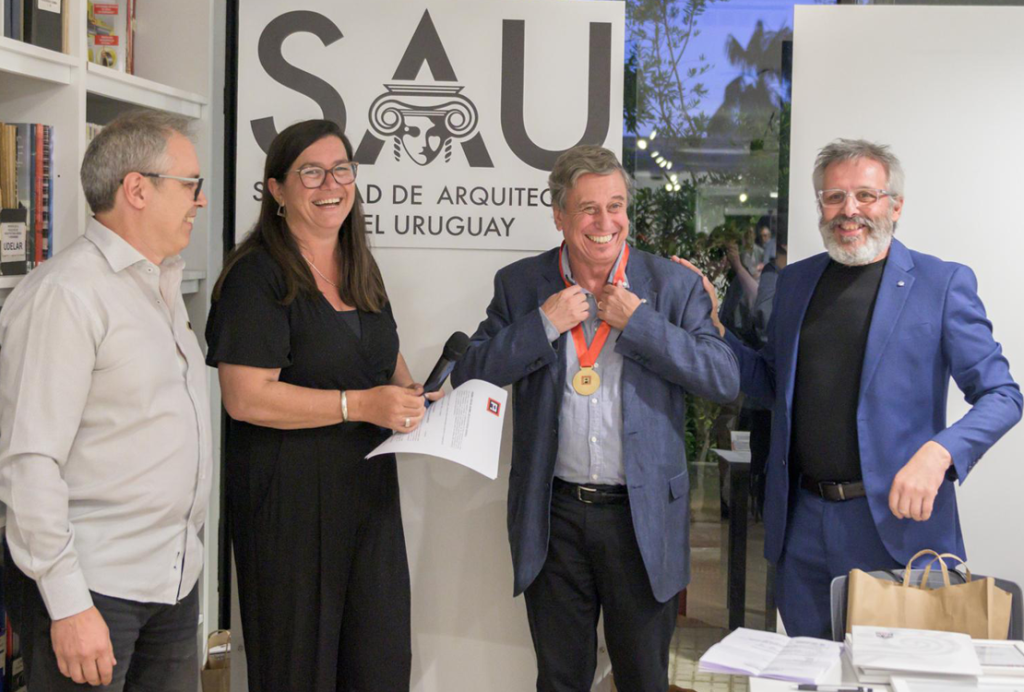 CEREMONIA DE PREMIACIÓN DEL CONGRESO PANAMERICANO DE ARQUITECTOS DE FPAA EN URUGUAY Y ECUADOR